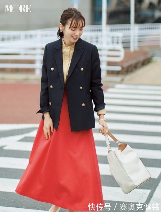 搭配 建议中年女性别穿大红大紫!学会“暖色系”穿搭,今秋这样穿气质