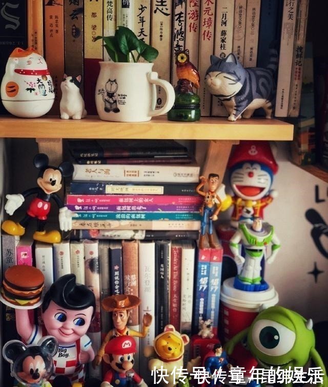 新领域|图书馆看书时发现纸条上的5个字,难道二次元在哪都不被待见