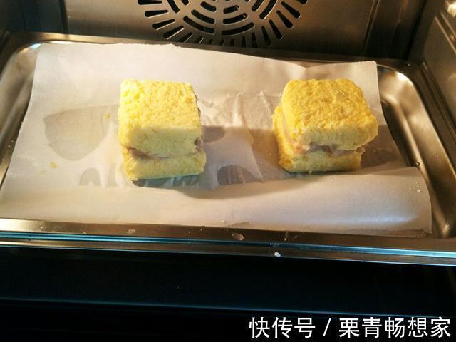 馒头|吃剩的馒头扔烤箱烤一烤,外酥里嫩,加入番茄酱味道更好