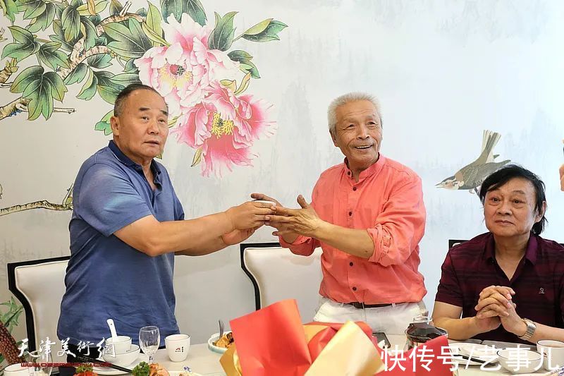 蓝天救援队|孙荣刚师生展滨海圆满收官呈两大看点:书画致敬英雄 收李建华为徒