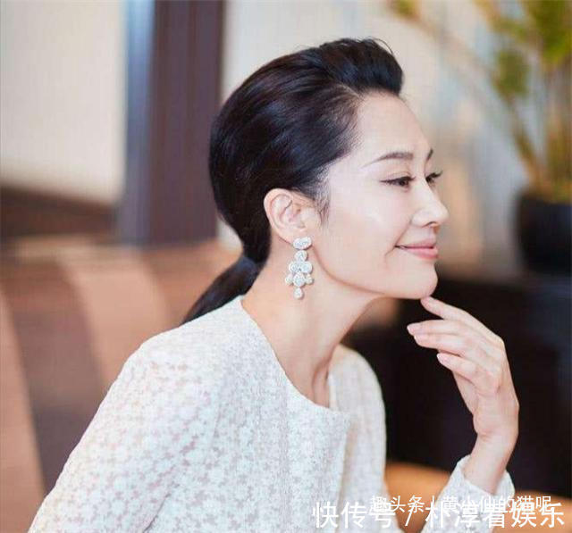 短发|奔五的女人,这3款“发型”尽量不要留,土气又显老,还显脸大