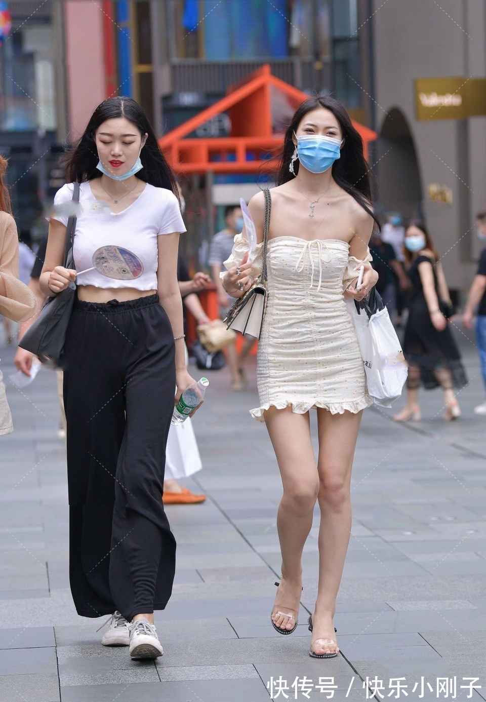 包包|射手座美女真的很难驾驭,如此迷人,我很高兴能请她喝杯奶茶