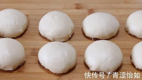 想吃这种肉酥饼不用买,方法跟比例告诉你,新手也能一次成功