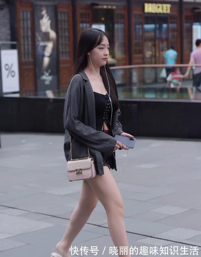 优雅 心思别致的瑜伽裤更显优雅大方的气质,美出了优雅感,还显年轻!