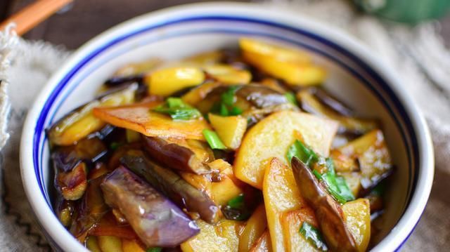 少许|被人称为“天然血管清洁工”,每天炒一盘,软化血管,血管通畅了