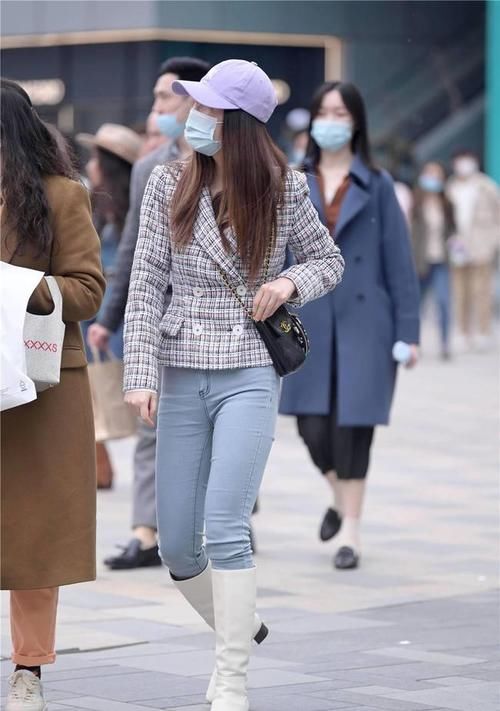 美女|紧身牛仔裤，很多小姐姐喜欢，搭配出来的风格也是千差万别