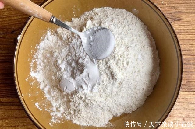发面时加1勺它,蒸出的馒头、包子洁白松软,一次一锅不够吃