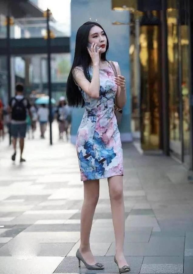 简约清新的连衣裙，好看时髦又利落，更加衬托出你的好身姿