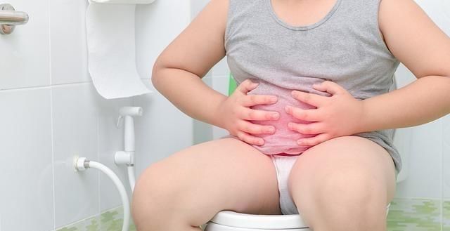 3种食物是便秘“祸根”，越吃肠道越拥堵，劝你少碰