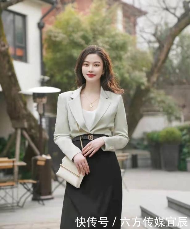 发型|你适合“扎发”还是“披发”?主要是看这3点,不妨自测一下