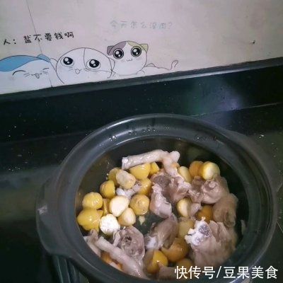 板栗闷鸡中午刚做完,晚上又想吃了