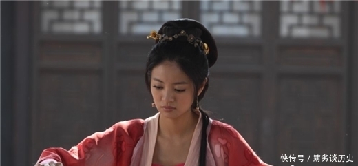 她是明朝花魁,偏爱风流才子,出一对联难倒众人,连唐伯虎都认输