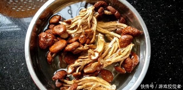 鸡肉这样做太好吃了,不炒不炸扔锅里简单一做,出锅一会被扫光!