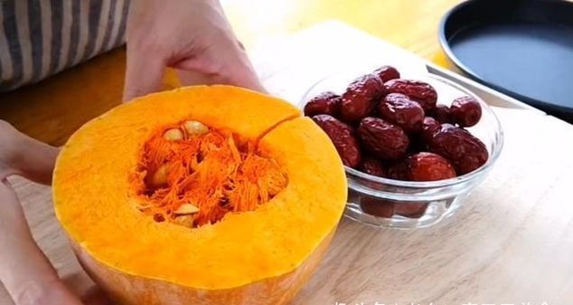 南瓜里加一碗红枣，不用烤箱，不用锅烙，简单一做，比面包还好吃