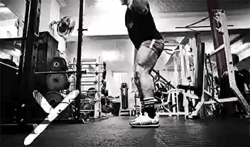 训练|深蹲时身体重心不稳怎么办?3个解决方法,让你的深蹲训练更轻松