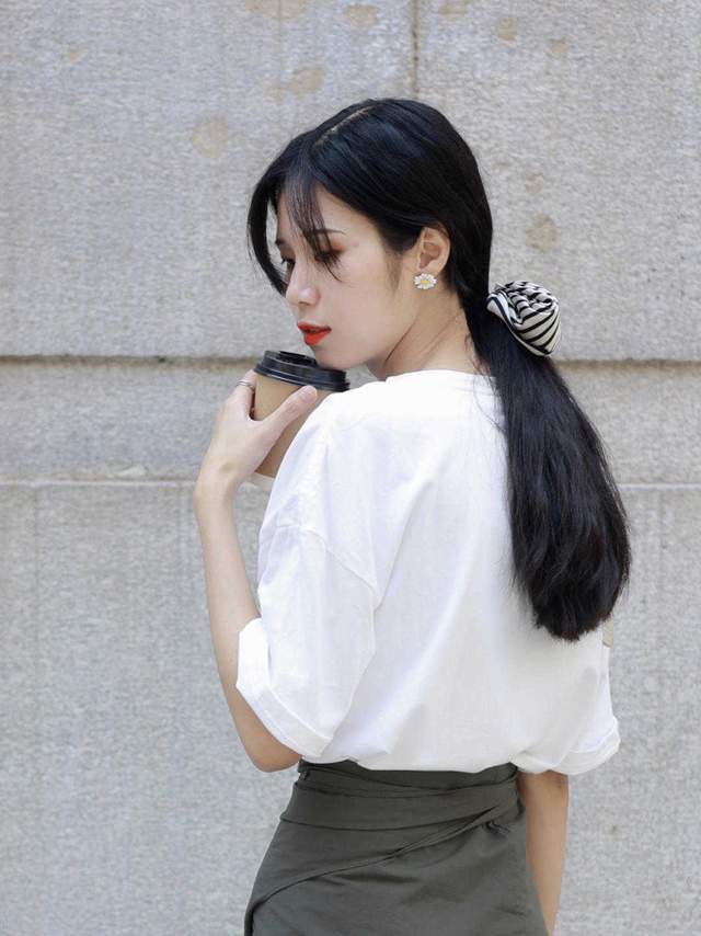 阔腿裤|奔三奔四的气质女神爱这样穿,吊带上衣配西裤干练精致,减龄时髦