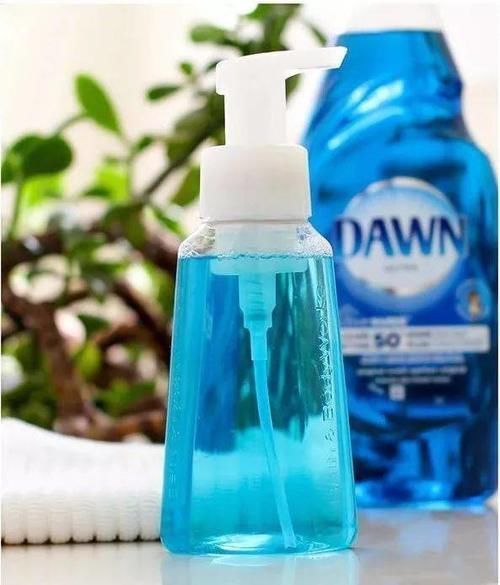 洗衣服直接倒洗衣液错,告诉你正确做法,洗完比新衣服还新