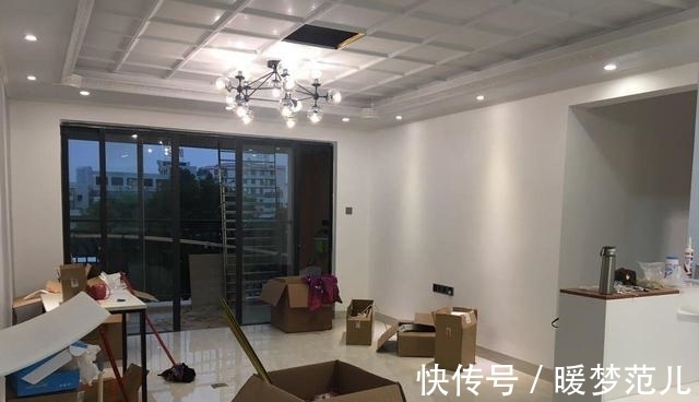 装修|老婆坚持全屋刷乳胶漆,效果反而简洁大方,唯一遗憾是吊顶太压抑