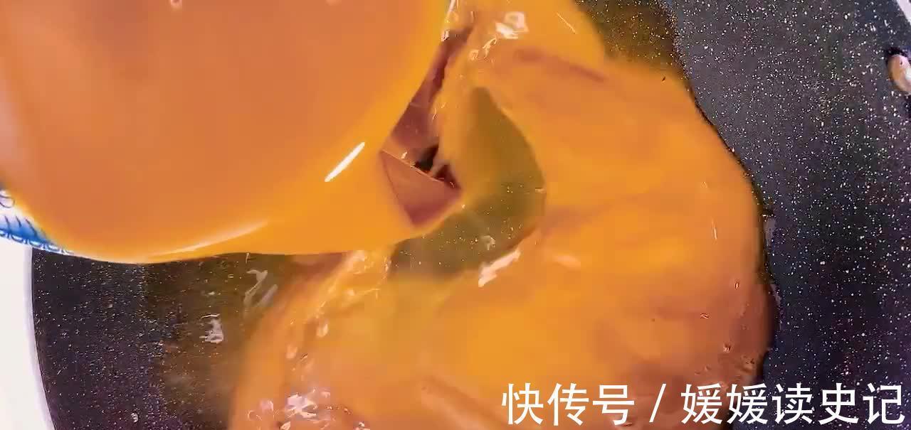 家庭版甜面酱，做法简单成本低廉，蘸大葱抹卷饼酱牛肉都很棒