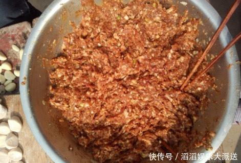 肉馅|调肉馅料子不是越多越好!学会3放2不放,肉质细嫩还多汁,特香