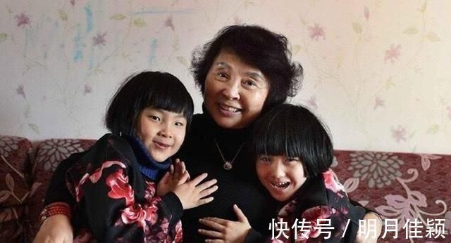 为人父母|10年前，那位60岁高龄母亲拼死生下双胞胎女儿，现在怎样了