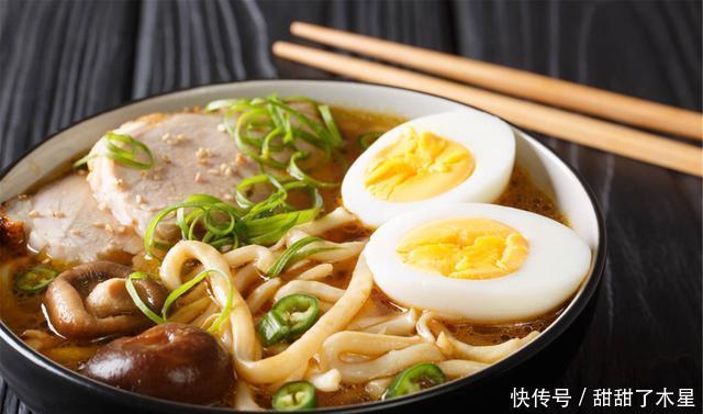 爽滑|煮面条,水开下锅太外行!面馆师傅教你几招,面条劲道又爽滑