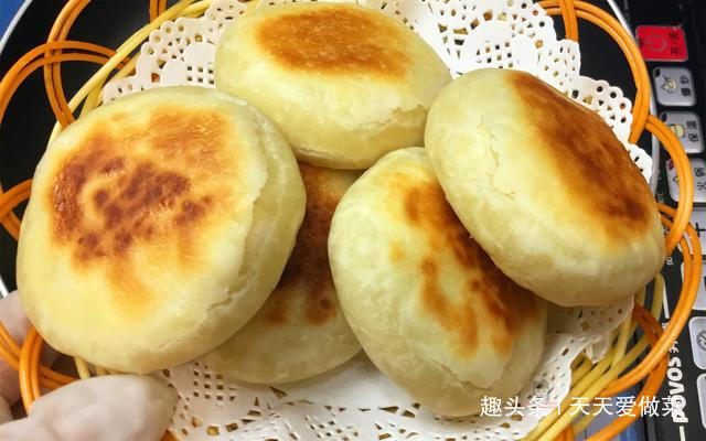 外皮酥脆,柔软蓬松的老式小酥饼,做法比例详细,比买的好吃