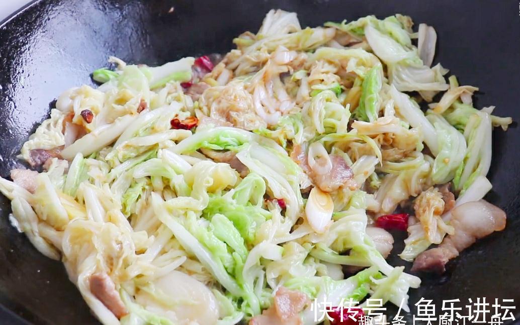 做法|白菜炖豆腐，先炒白菜还是先炒豆腐？大厨教你正确做法，涨知识了