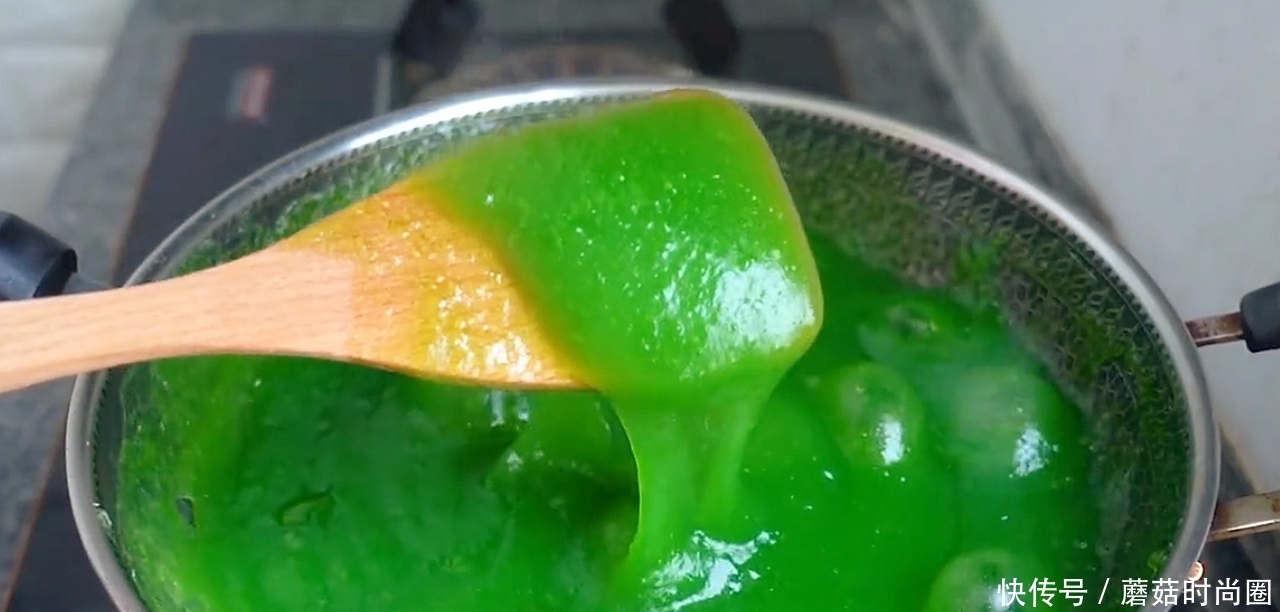 黄瓜皮不要扔了，教你做解腻凉粉，过年必备，Q弹爽滑又劲道