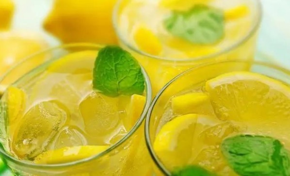 椰枣|立夏后,建议大家5种水果敞开吃,比抽烟喝酒强,营养极高