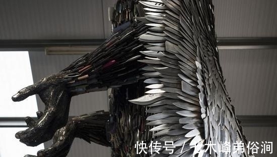 受害者|耗时2年用10万把杀人凶器打造刀天使,每把刀上刻有受害者名字!