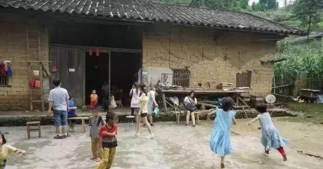 网红|老汉21年生下15个孩子,75岁成网红,如今一家人生活怎么样