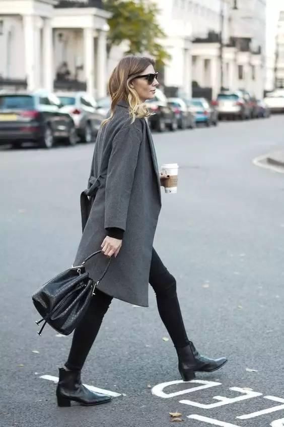 这三款平底鞋配大衣，经典又时髦，绝对是气场十足！