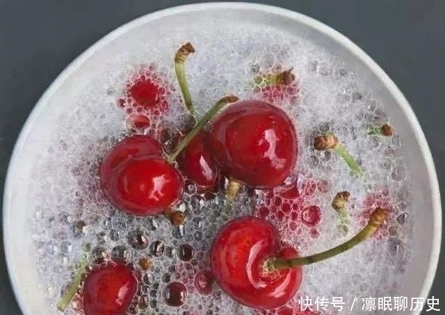 蔡杰$画家凭一碗带气泡的樱桃,获国际大奖,泡沫放大发现不可思议之处