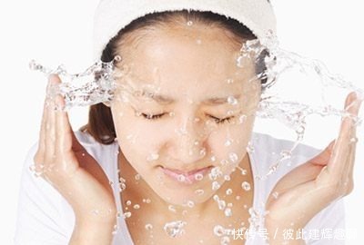 清洁肌肤|长时间用电脑的“上班族”皮肤越来越差,该如何保护自己的皮肤?