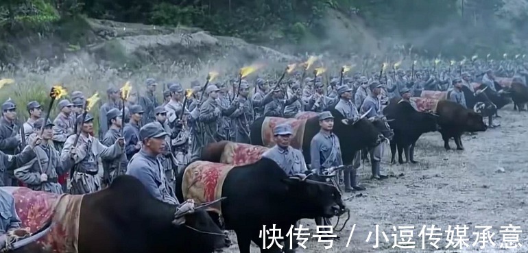 撒子呦|“抗日神剧”真会玩，战场上抓猪赶牛，一招“火牛阵”团灭敌人