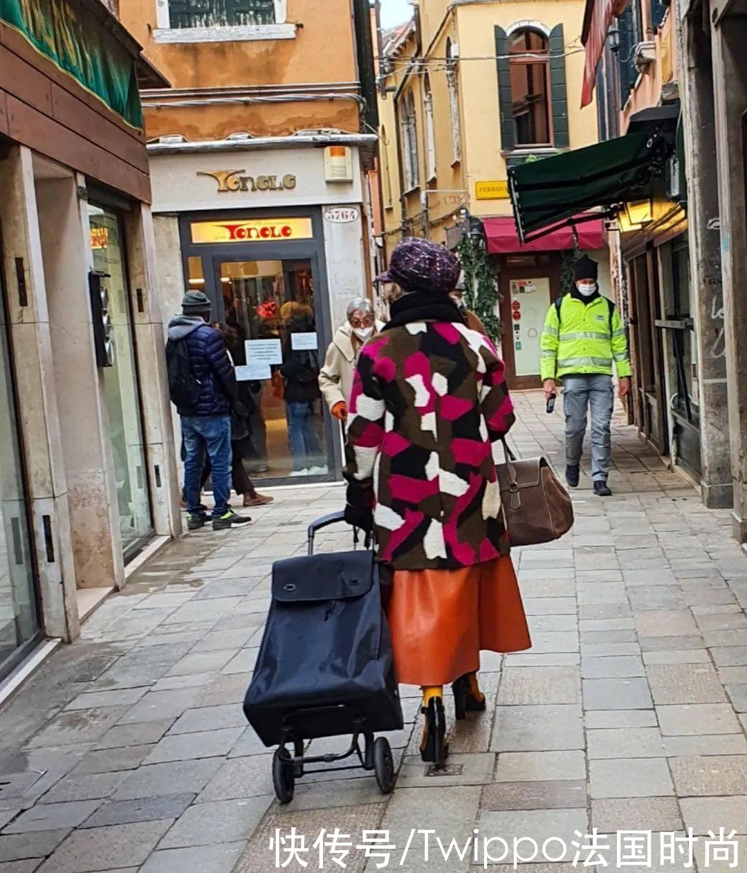 小姐姐|实拍无滤镜下的意大利人，穿衣和法式有很大区别？