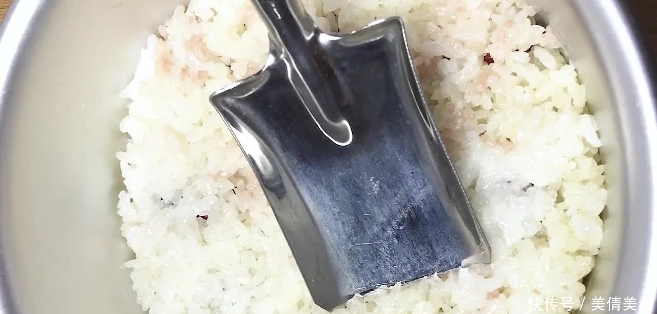 糯米新吃法,多加2样东西,软糯香甜可口,女人常吃美容又养颜!