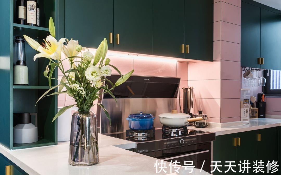 小星球|克莱因蓝加上亮丽黄，撞色的设计更为独特，满足我们对新家的设想