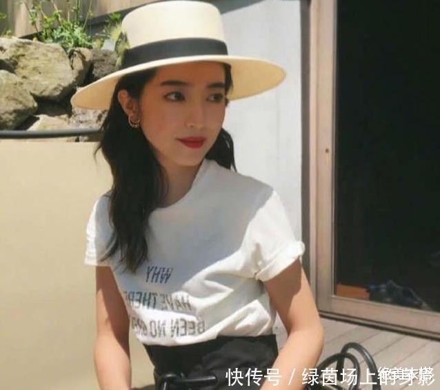 五官最美、长相惊艳，日本模特的“大气熟龄风”穿搭，太让人喜欢