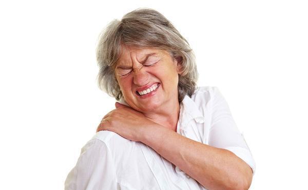 疼痛感|肩膀出现一个信号,究竟是肺癌还是肩周炎?医生教你从3方面鉴别