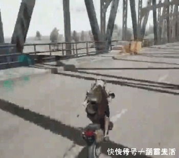 全军出击|绝地求生最不怕堵桥的4个道具,图4无伤过桥,只有1用过