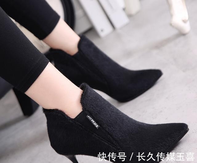 超高跟|细跟尖头马丁靴，明星们都离不开，穿出自信和高贵的气质