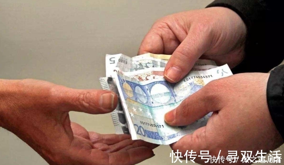 小女孩|7岁小女孩借给同学1元钱,过了一年还没还,妈妈的做法引人深思