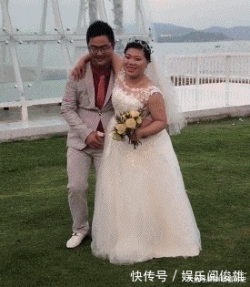 |搞笑GIF趣图:老爷子成功的把榴莲吃出了芥末的味道!