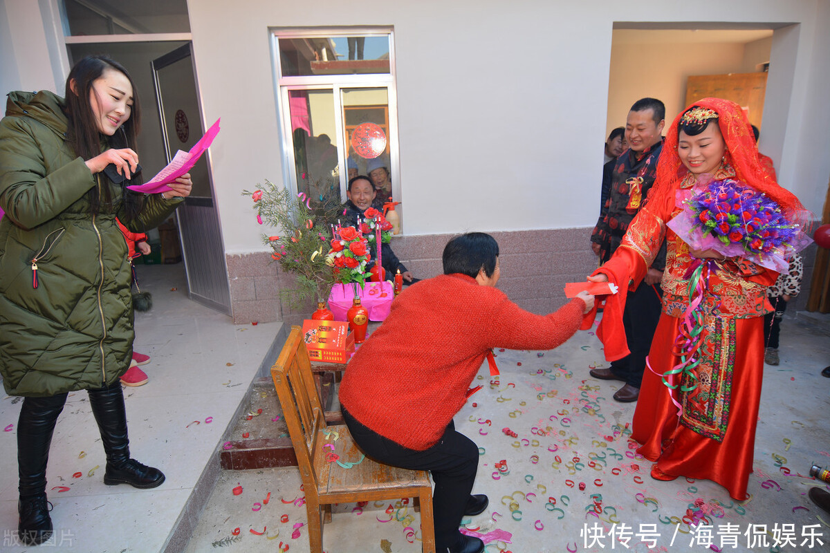 来明|因八万改口费谈崩，婚礼现场新娘被架出宴席，这下真不用改口了