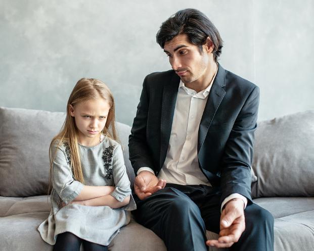 哭泣|11岁女孩是4个孩子的“妈”,经常一个人无故哭泣:我只是孩子