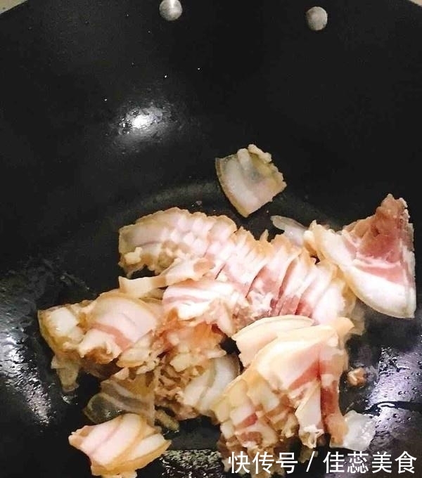 腊肉和“它”天生一对,香到舔盘子,味道醇香口感棒,快收藏