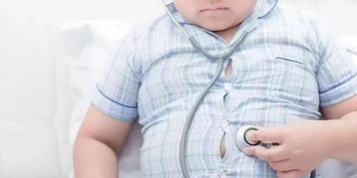 爸爸带女儿做亲子鉴定,却被赶出鉴定中心,医生:一看就是亲生的