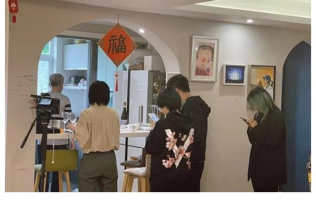 你是誰|通過「蹭飯」欄目，我們想去探索什么？